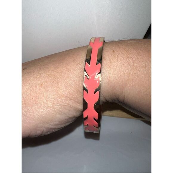 Gold Tone‎ and Pink Enameled Arrow Bangle Bracelet - Picture 2 of 5